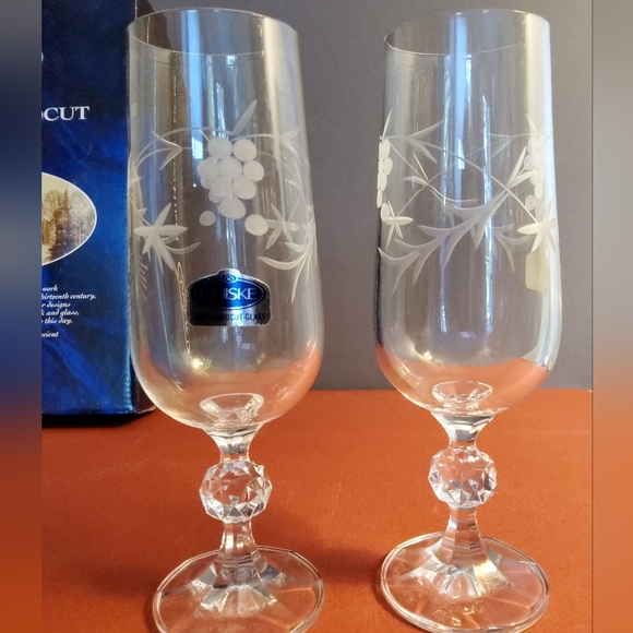 Vintage Duiske Irish Handcut Crystal Set of Champagne Glasses - New in Box - Picture 3 of 4